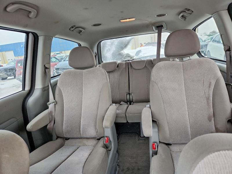 2012 KIA Sedona lx