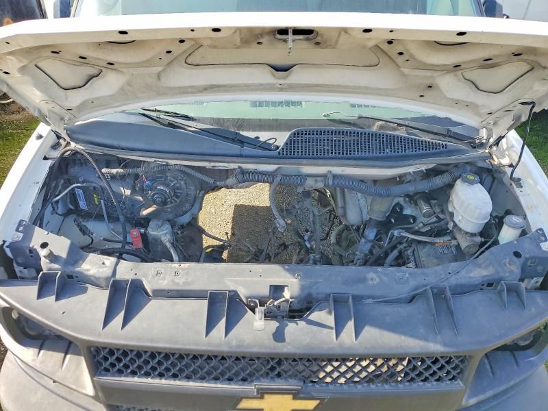 2014 Chevrolet Express box Truck