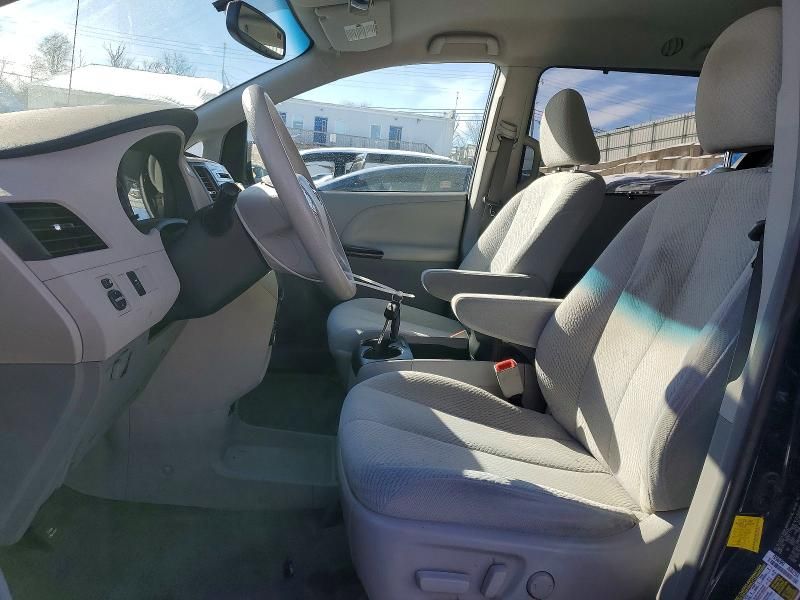 2012 Toyota Sienna le
