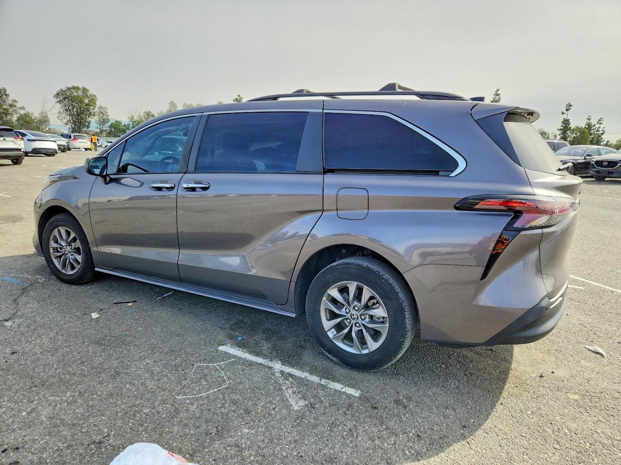 2023 Toyota Sienna xle 7-passenger