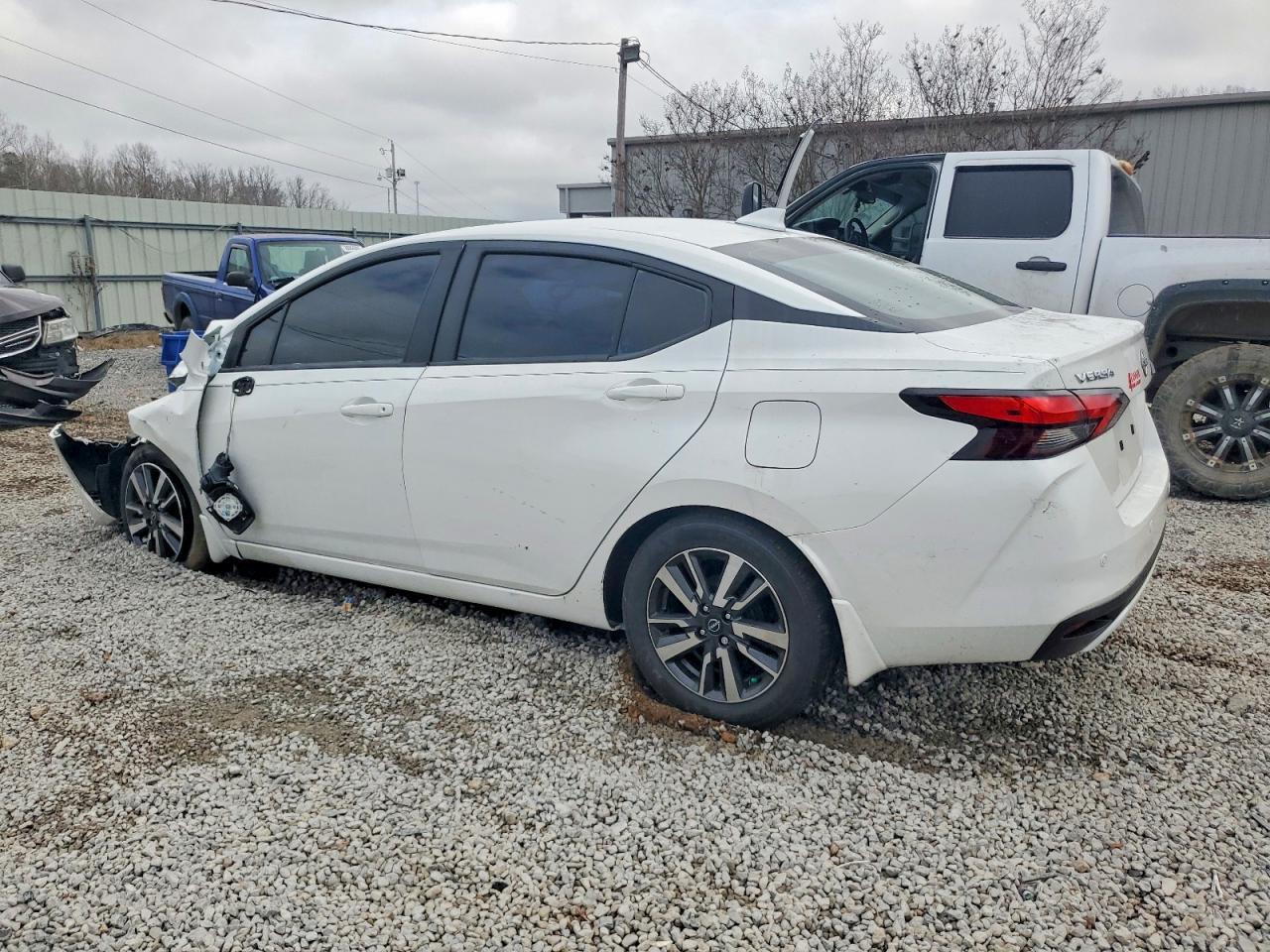 2025 Nissan Versa sv