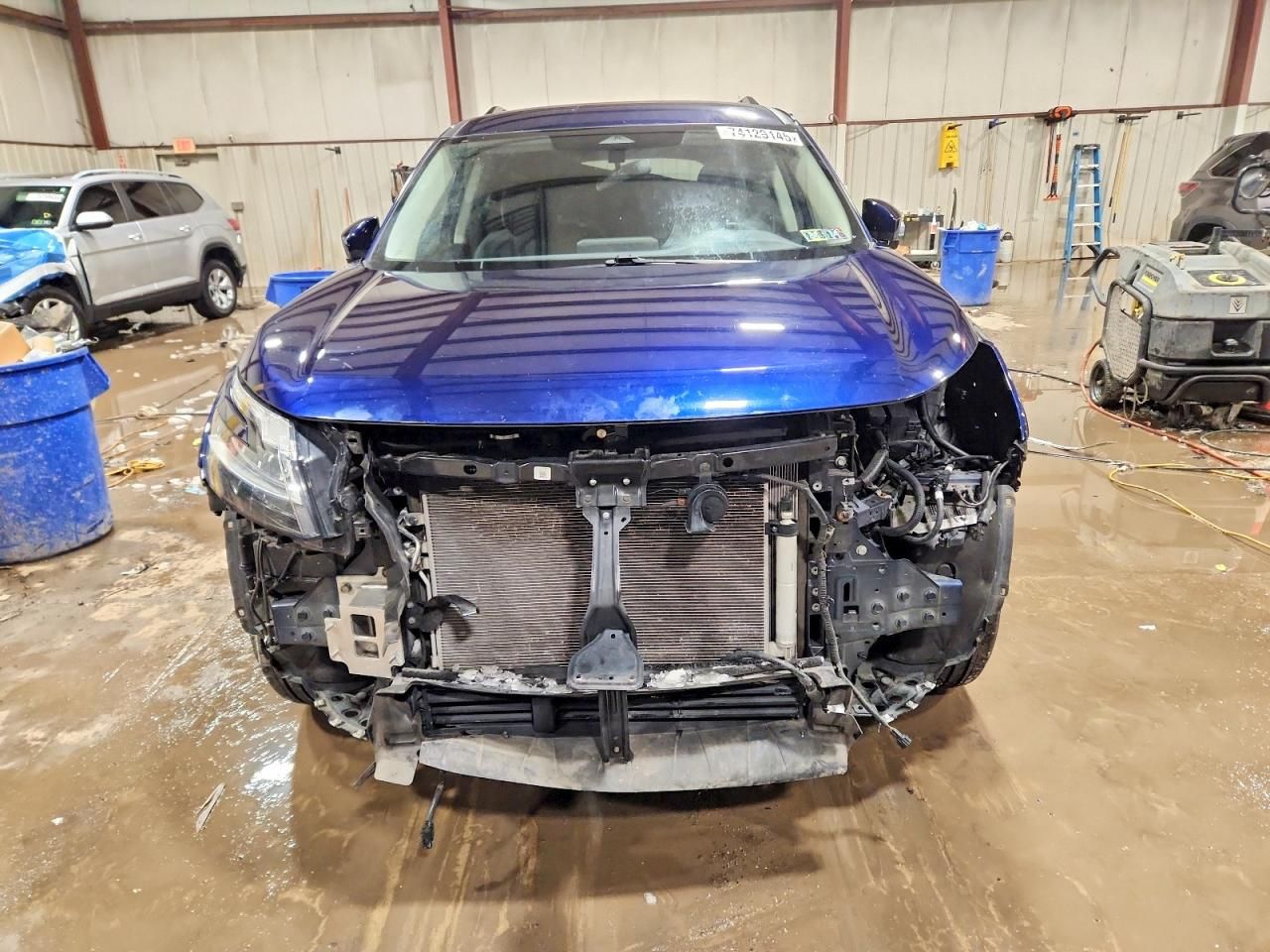 2022 Nissan Pathfinder sv