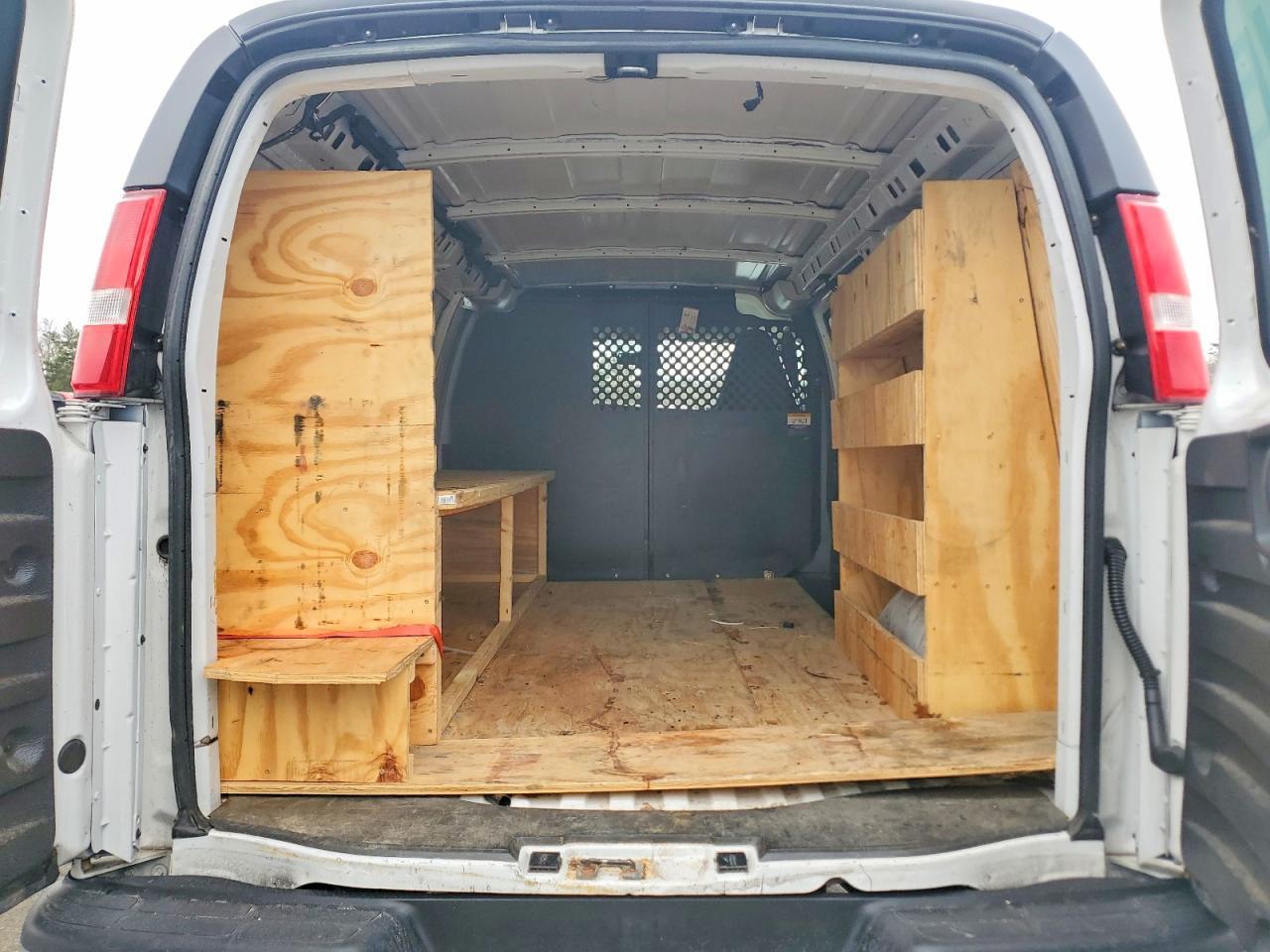 2021 GMC Savana G2500 Delivery van