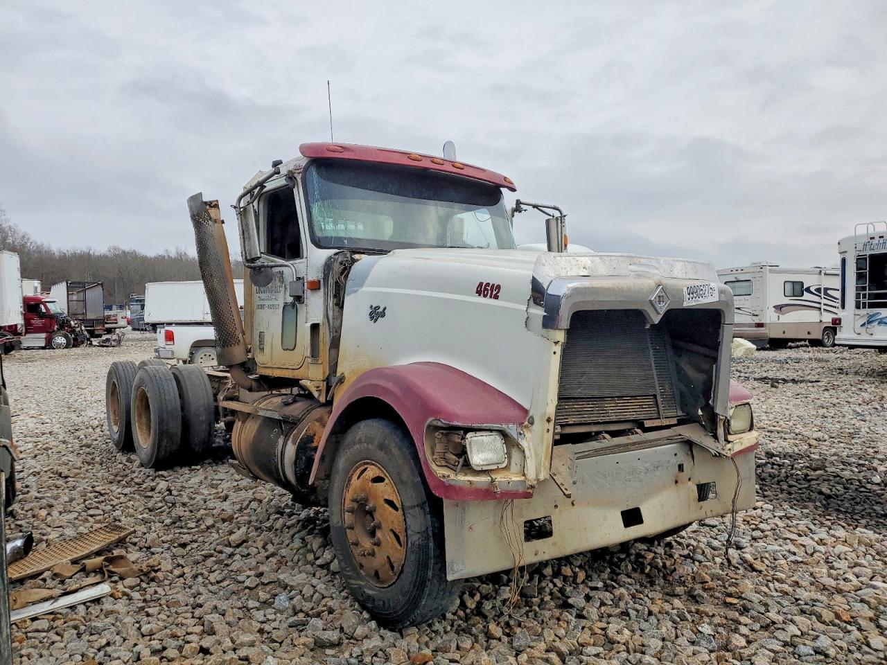 2000 International 9900I Truck Cab AND Chassis