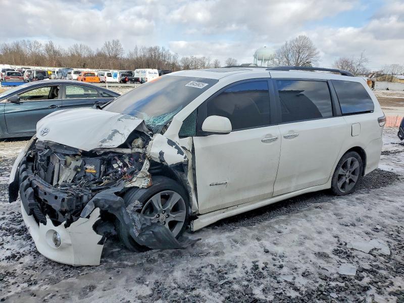 2015 Toyota Sienna Sport