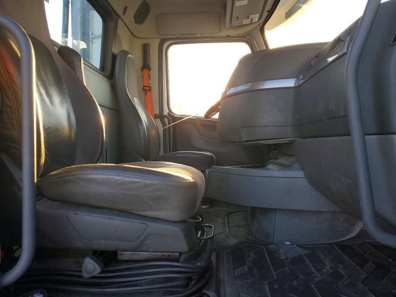 2020 Volvo VNR Semi Truck