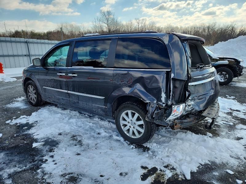 2016 Chrysler Town & Country Touring
