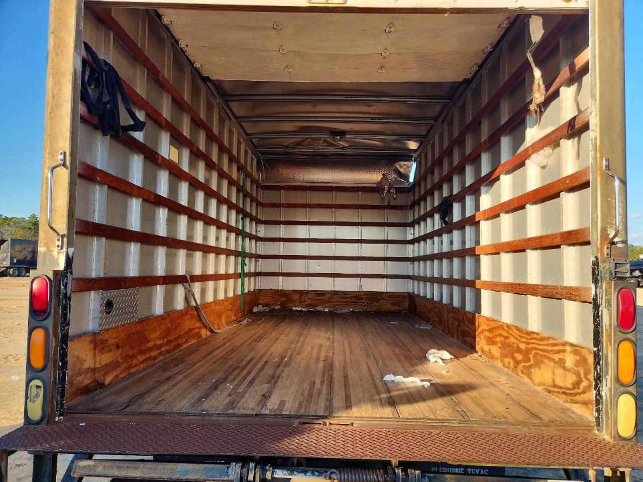2001 Isuzu NPR HD BOX Truck