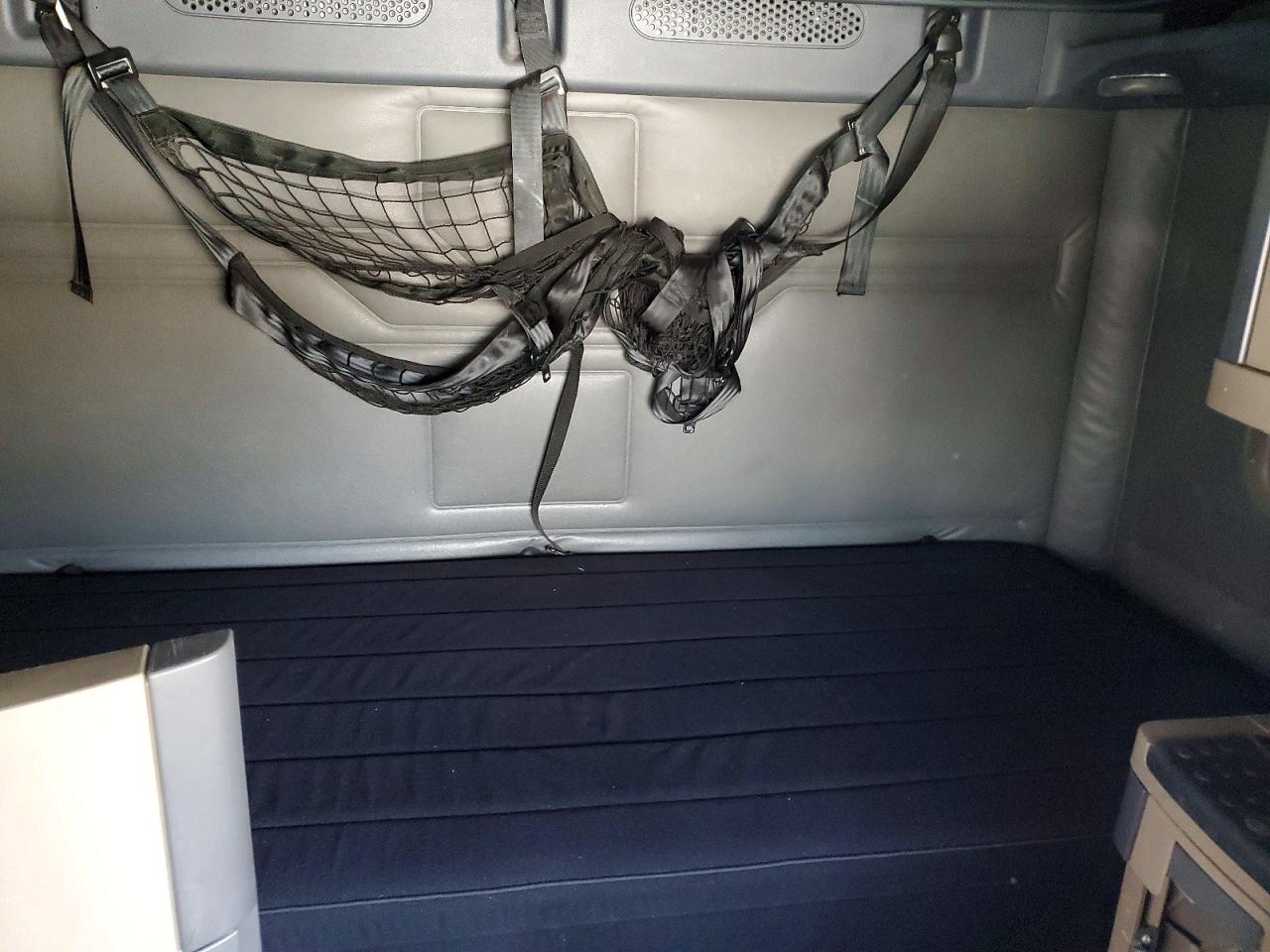 2016 Freigliner 2016 Freightliner Cascadia 113 Semi Truck