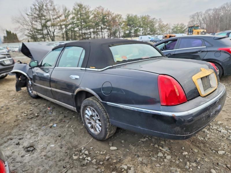 2002 Lincoln Town car Signature