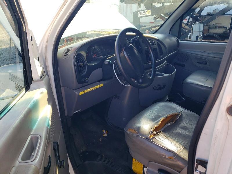 1999 Ford E450 box Truck