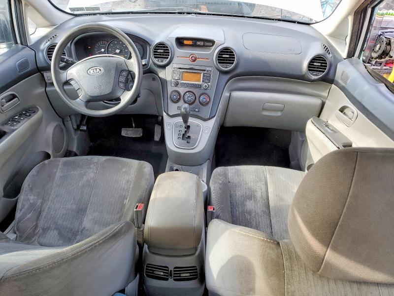 2009 KIA Rondo Base