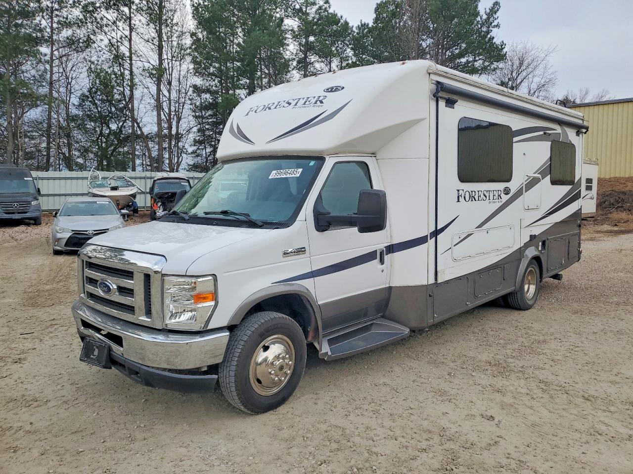 2017 Ford Econoline E450 Super Duty Cutaway Van