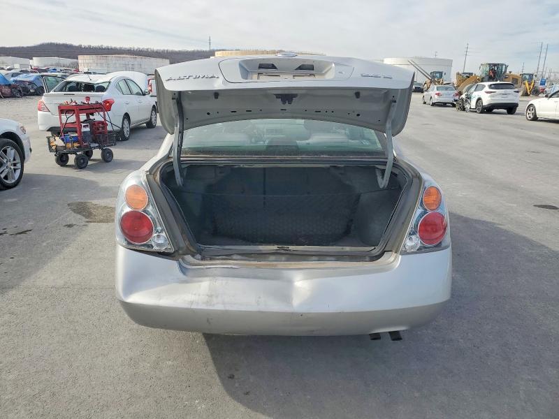 2004 Nissan Altima Base