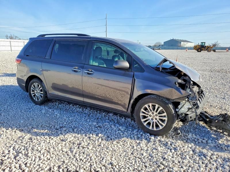 2015 Toyota Sienna xle