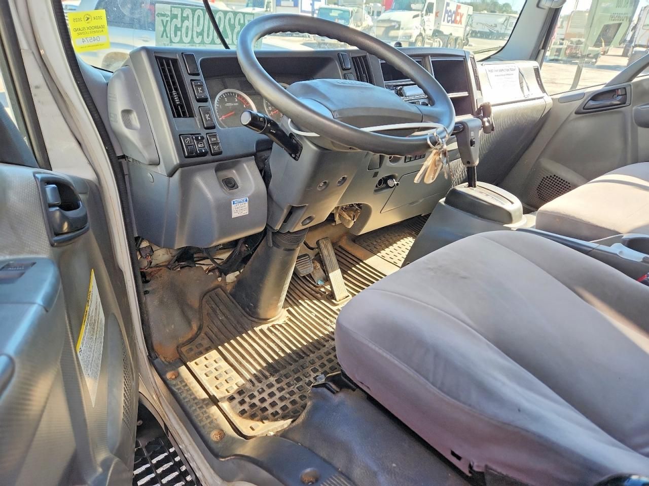 2016 Isuzu NRR BOX Truck