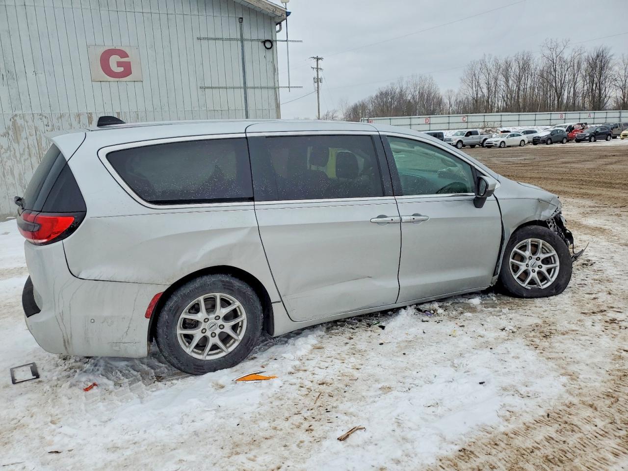 2023 Chrysler Pacifica Touring l
