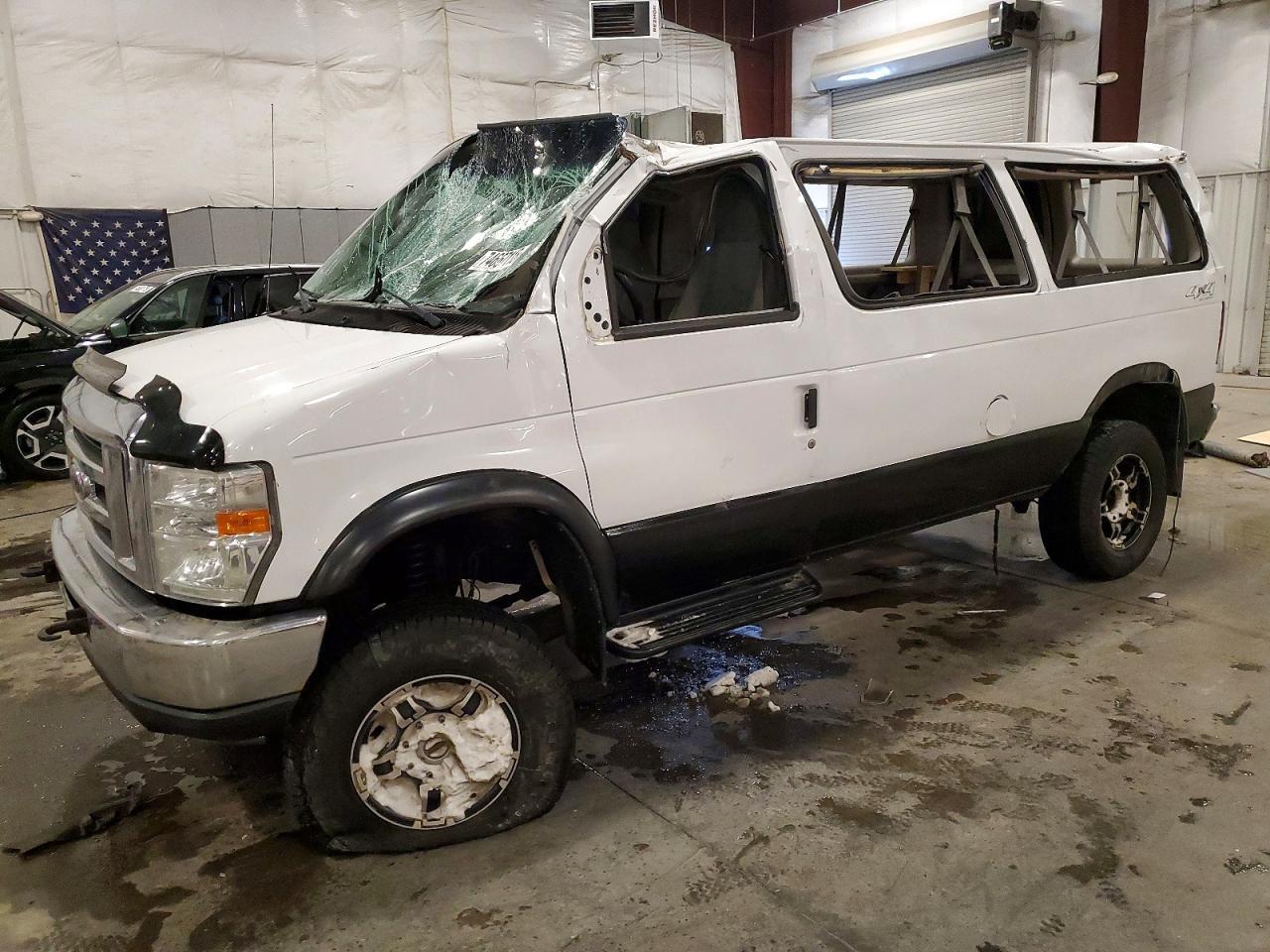 2013 Ford Econoline E350 Super Duty Wagon