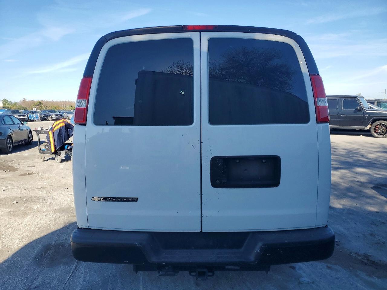 2020 Chevrolet Express G2500
