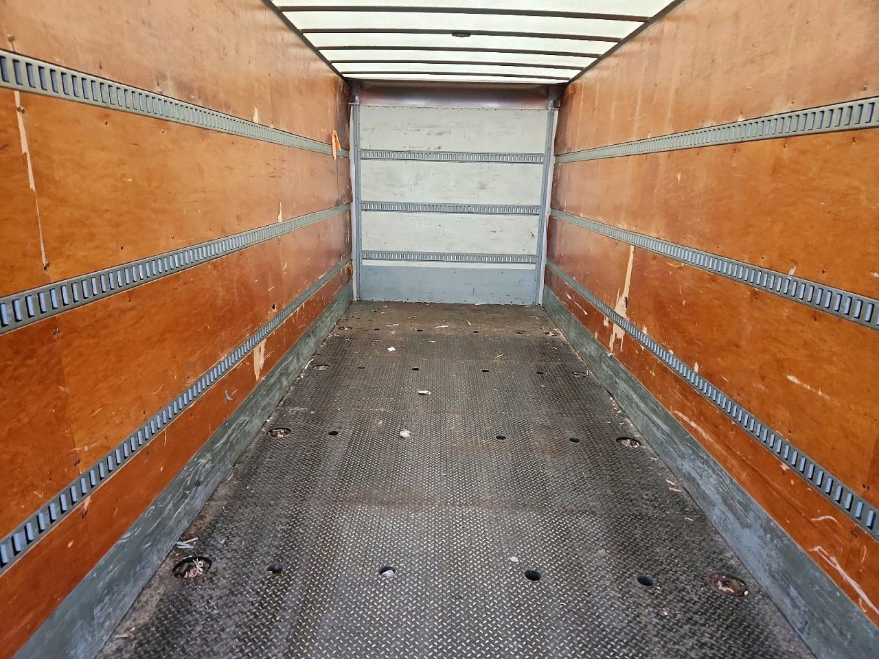 2015 Freightliner Business Class M2 BOX Truck
