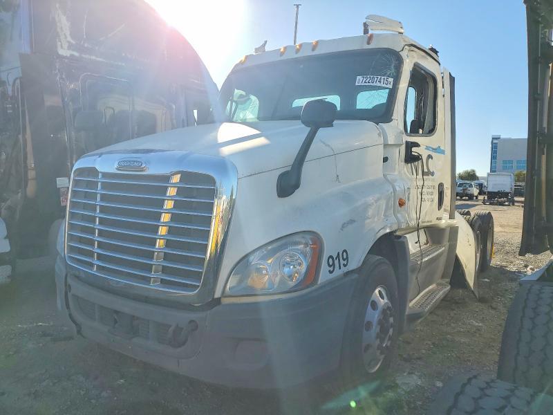 2016 Freightliner Cascadia 125 Semi Truck