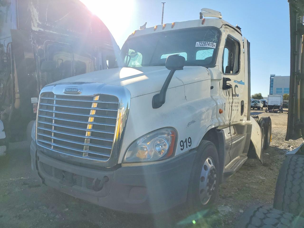 2016 Freightliner Cascadia 125 Semi Truck