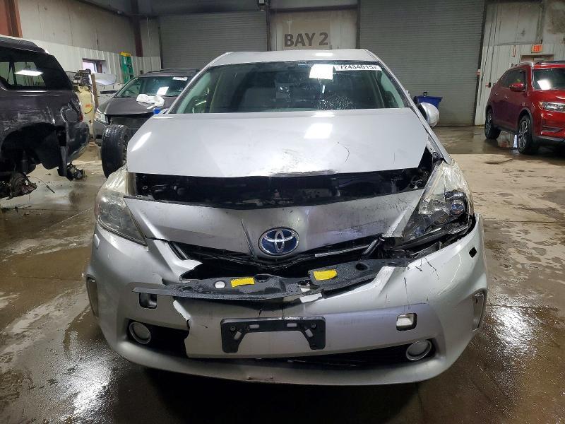 2014 Toyota Prius v Five