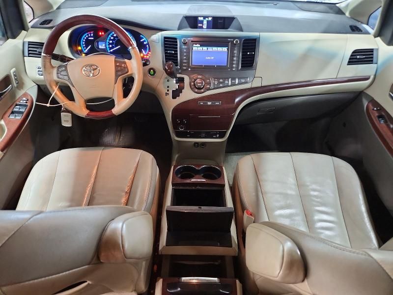 2012 Toyota Sienna xle