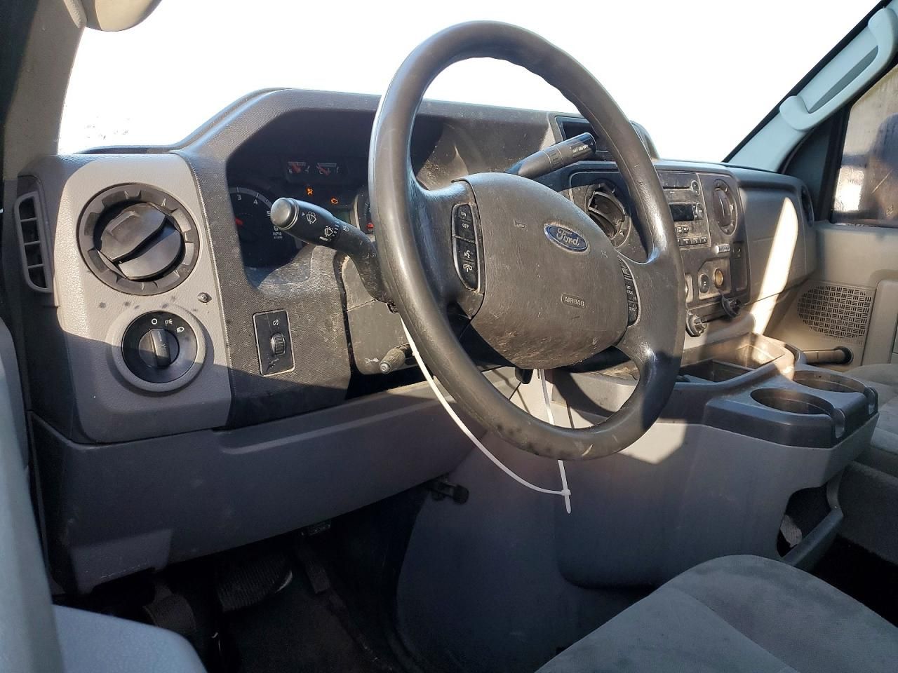 2014 Ford Econoline Cargo E-350 Super Duty Commerc