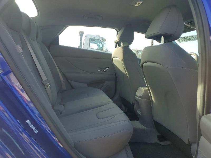 2024 Hyundai Elantra se