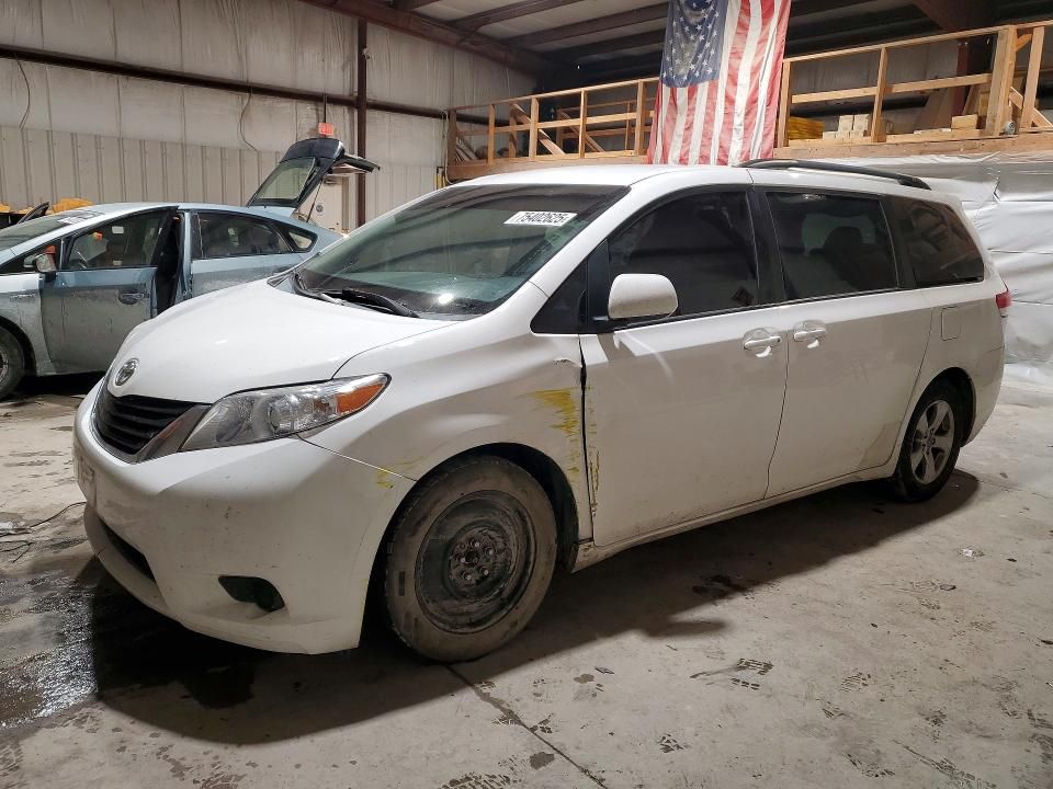 2014 Toyota Sienna le