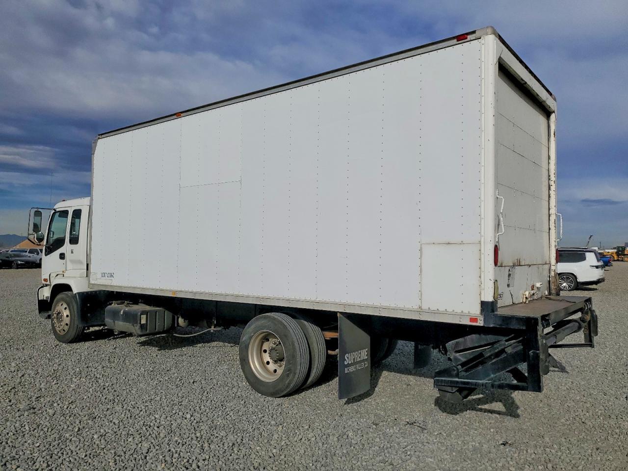 2005 Chevrolet T7500 BOX Truck