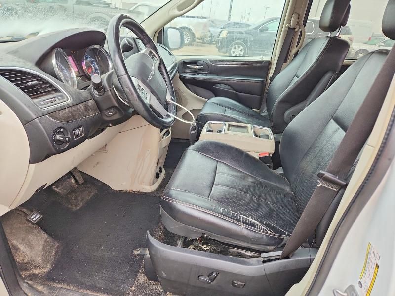 2014 Chrysler Town & Country Touring l