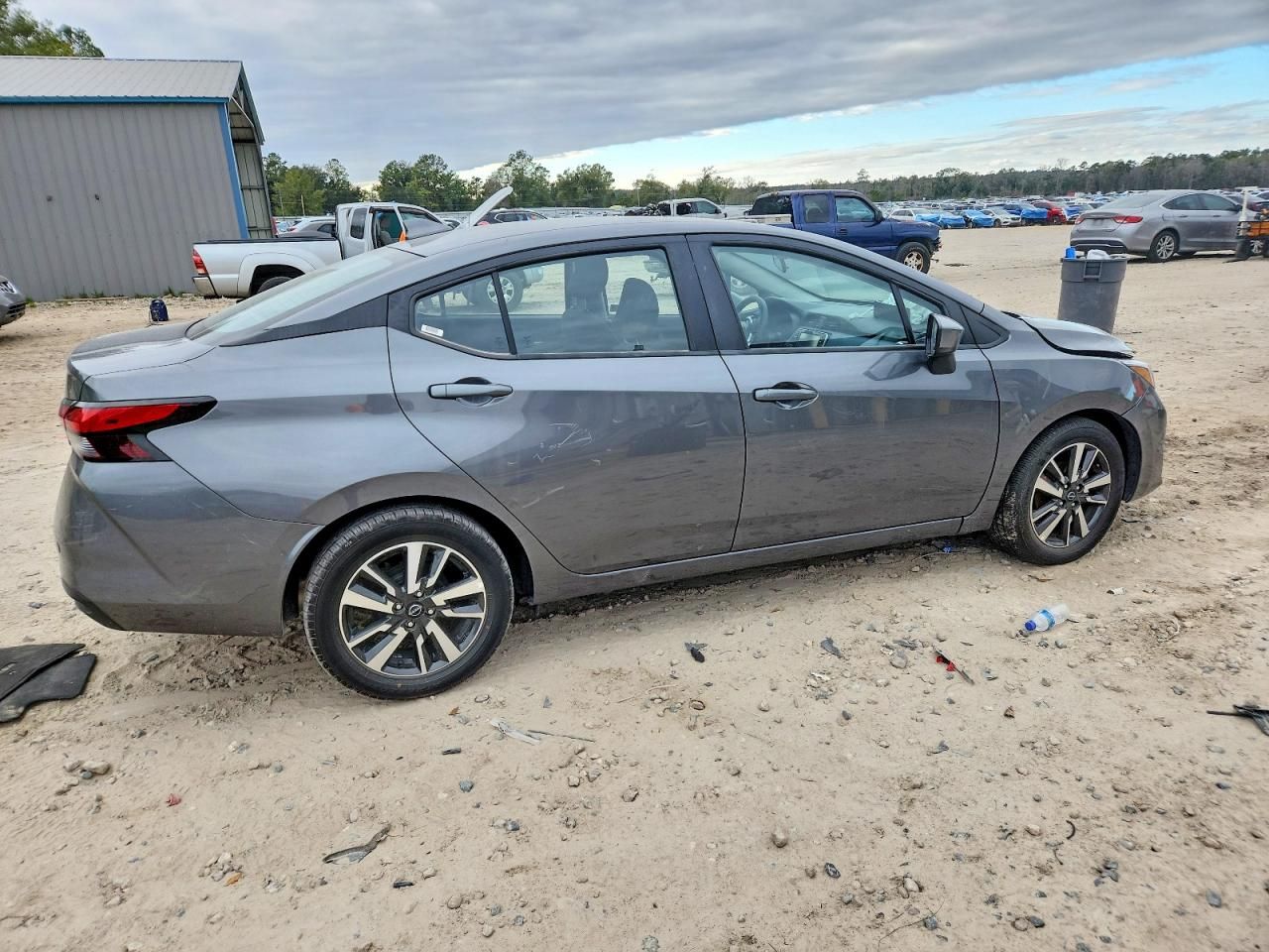 2025 Nissan Versa sv