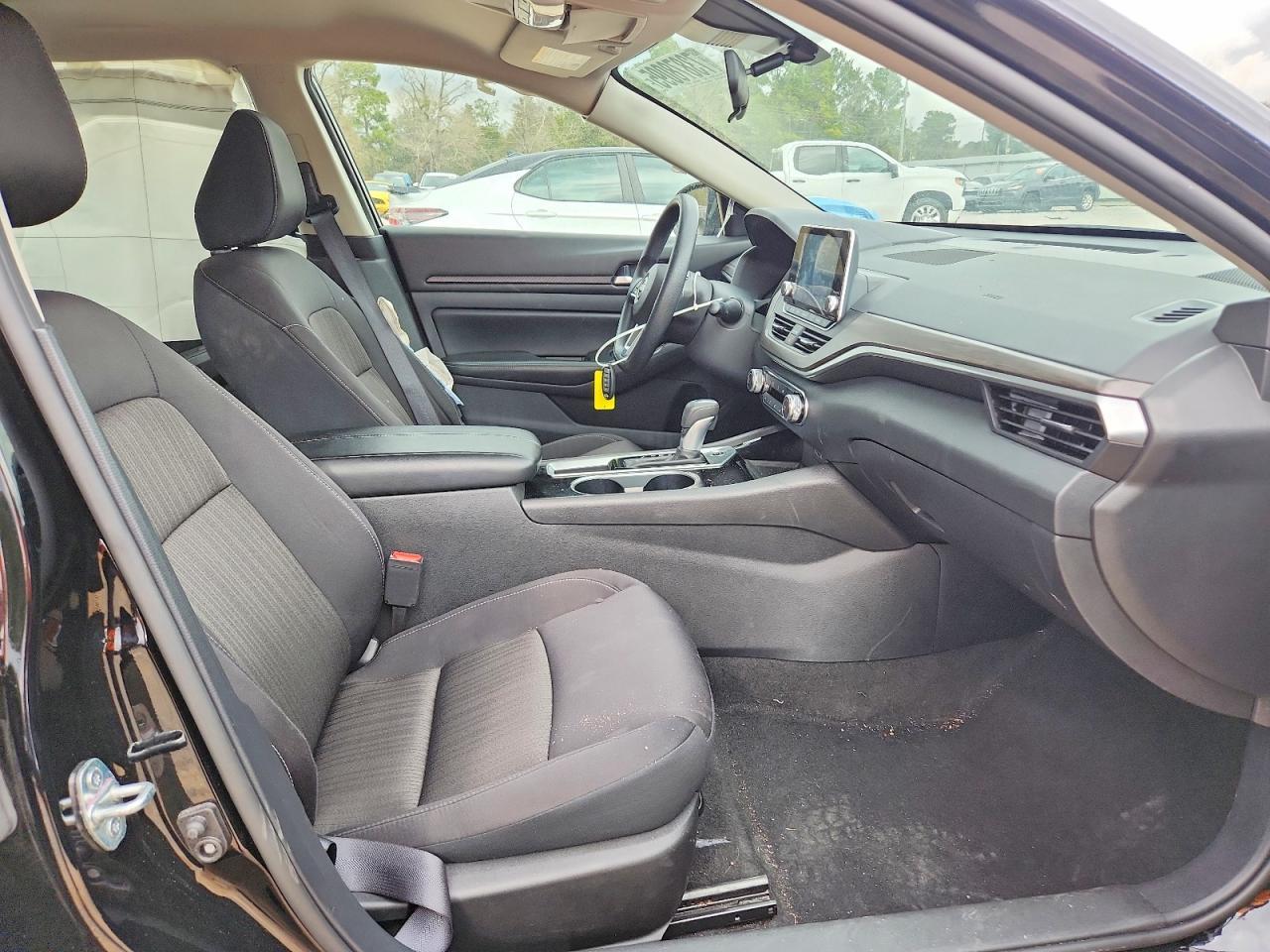 2024 Nissan Altima sv