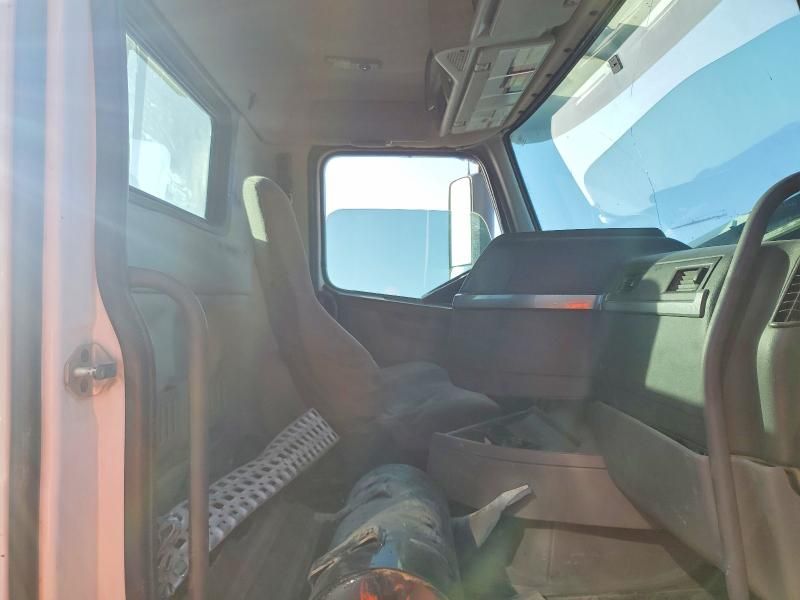 2019 Volvo VNR Semi Truck