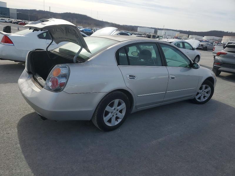 2004 Nissan Altima Base