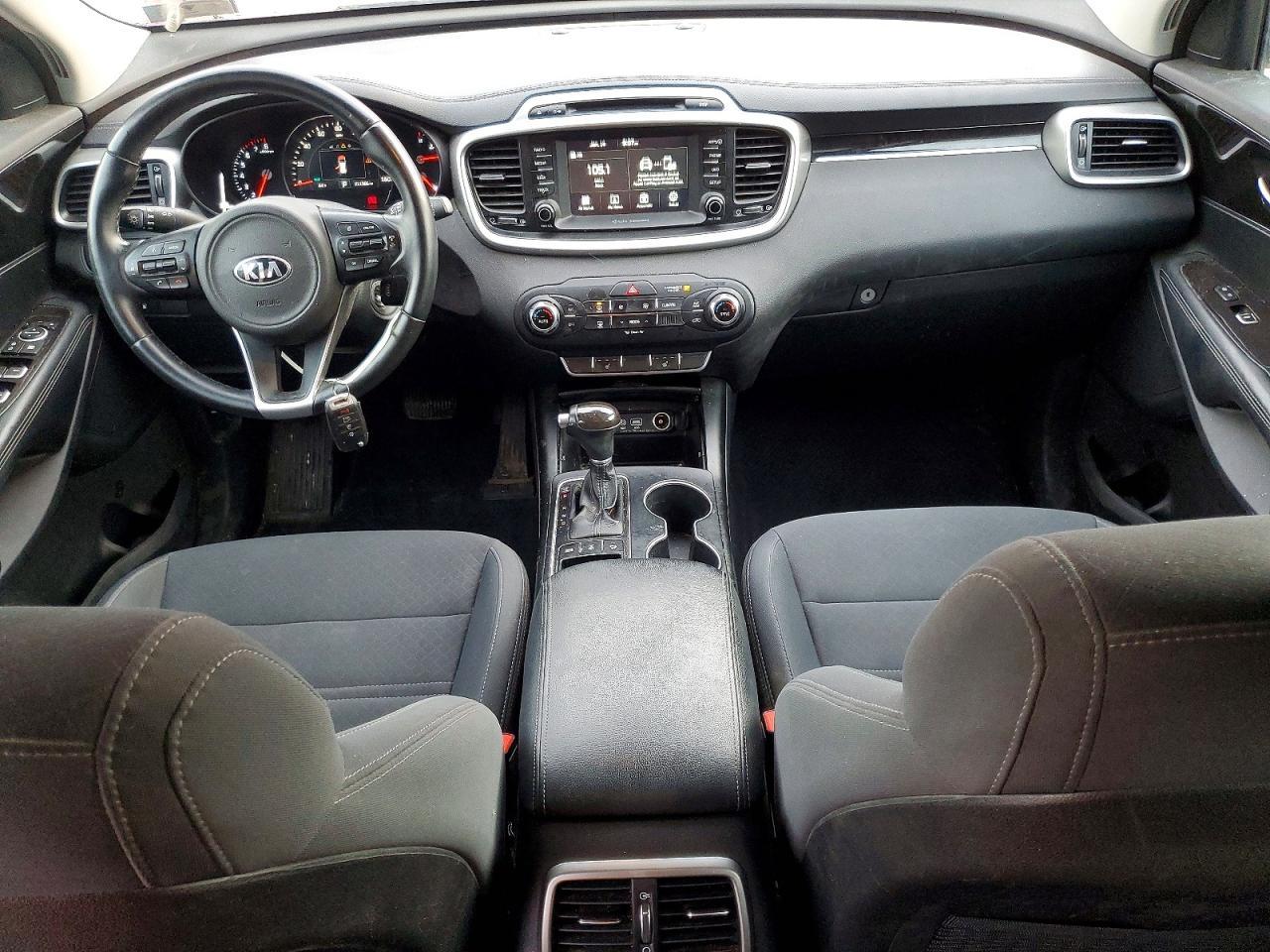 2017 KIA Sorento lx V6