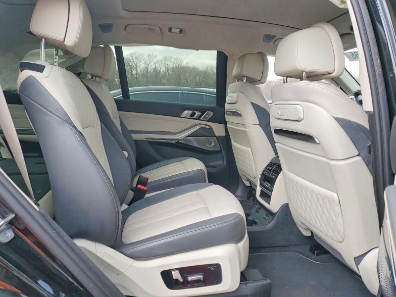 2023 BMW X7 M60i