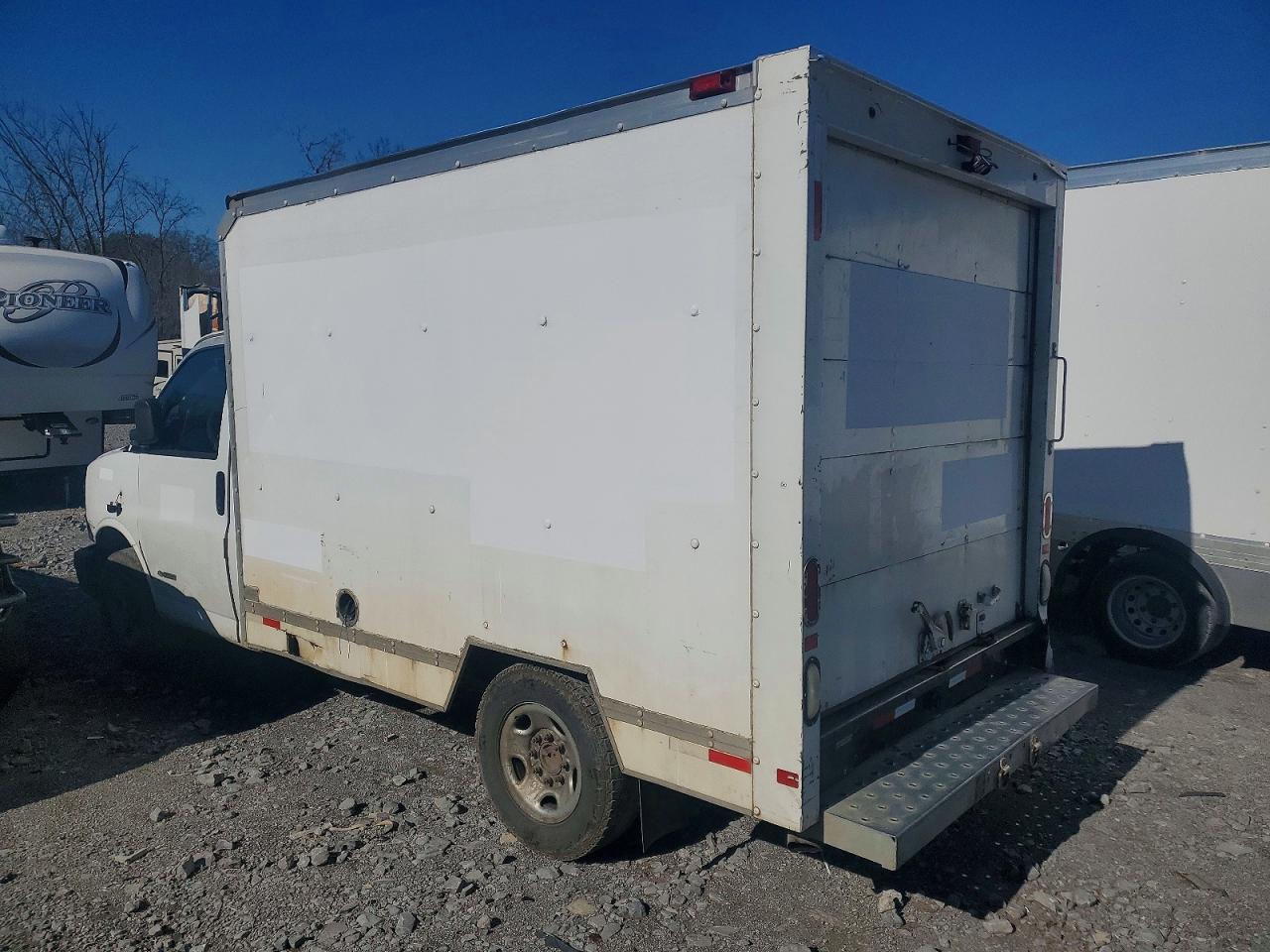 2010 GMC Savana BOX Truck
