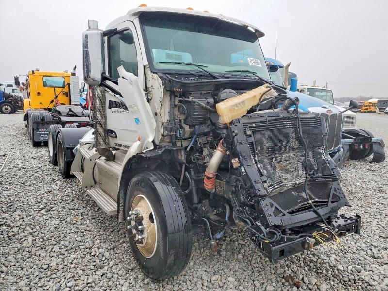 2016 Peterbilt 579 Semi Truck