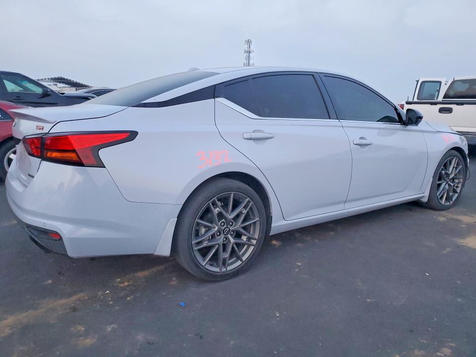 2023 Nissan Altima sr