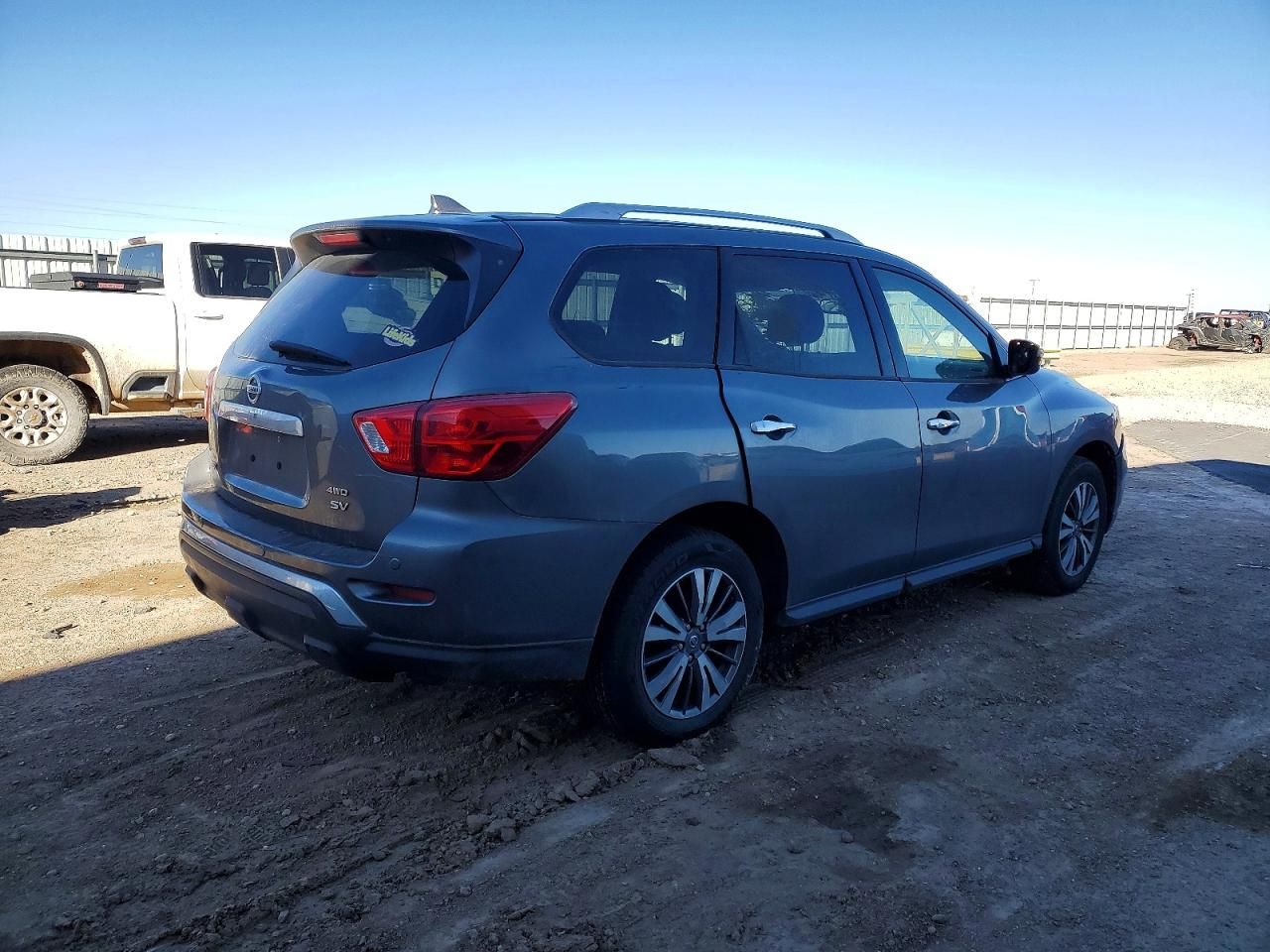 2020 Nissan Pathfinder sv