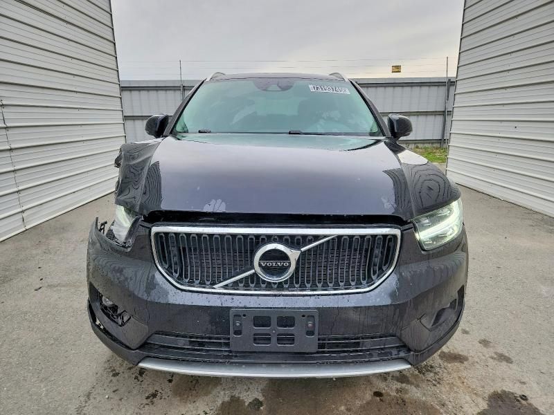 2021 Volvo Xc40 T5 Momentum