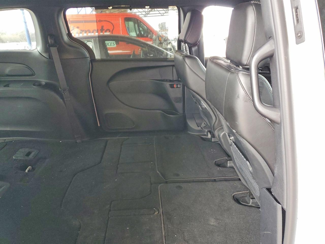 2025 Chrysler Voyager lx