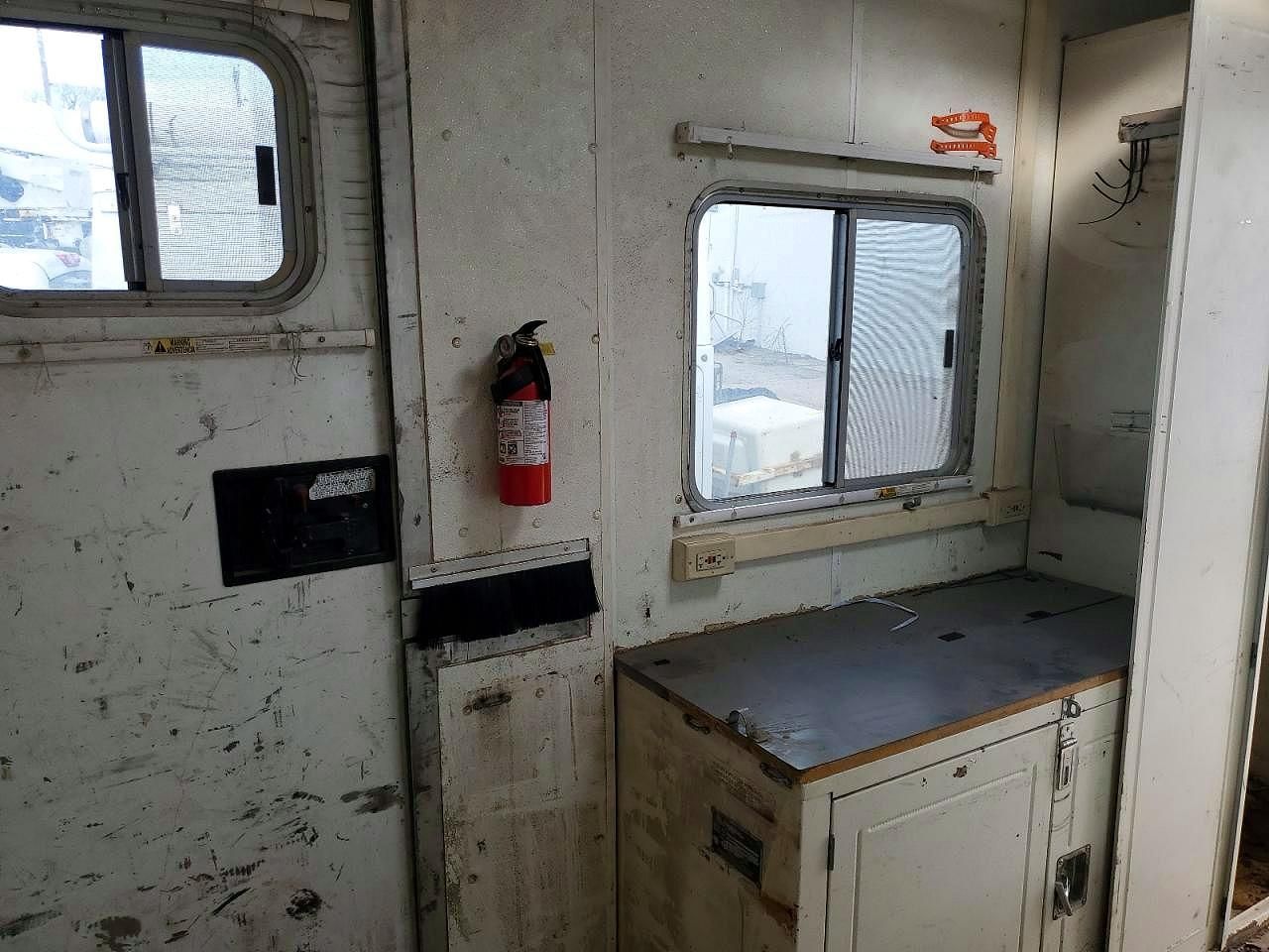 2000 Pelsue Fiber Optic Splicing Trailer