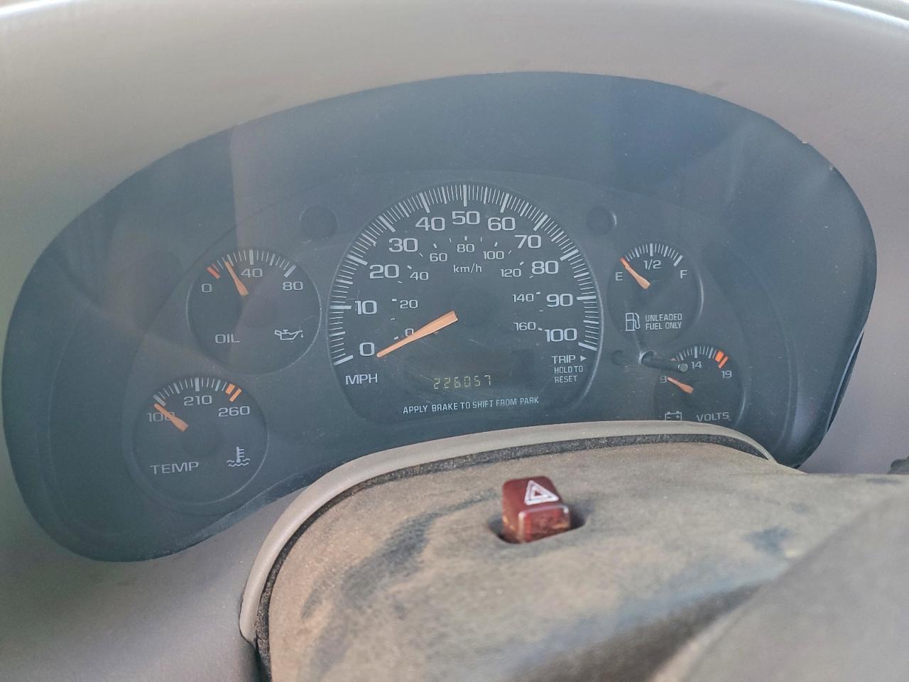 2001 GMC Safari xt