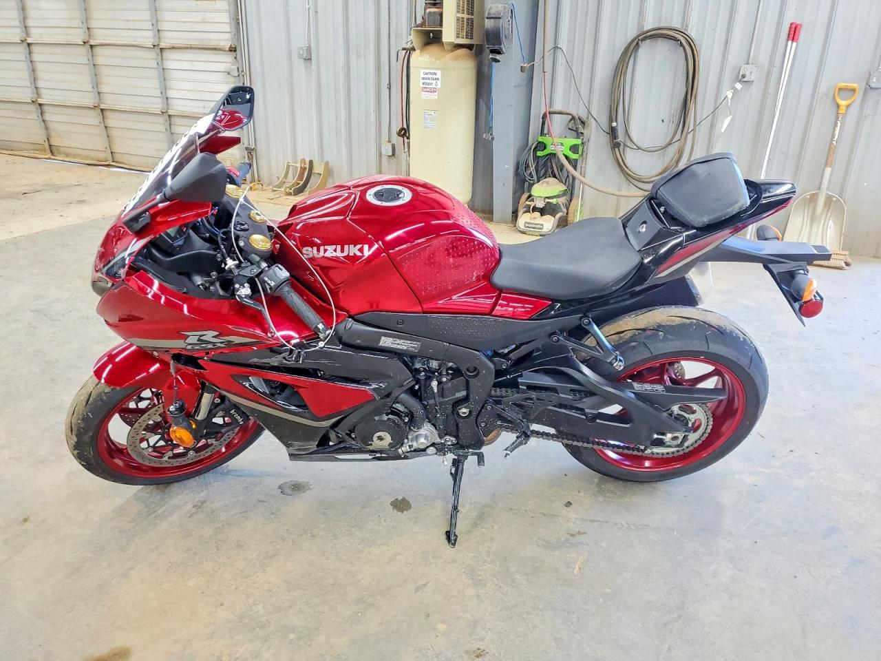 2025 Suzuki GSX-R1000 R