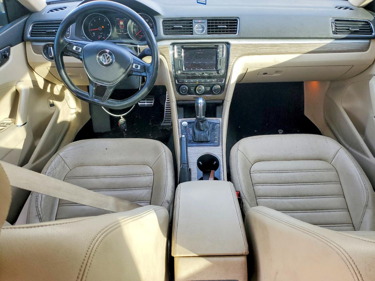 2017 Volkswagen Passat sel Premium