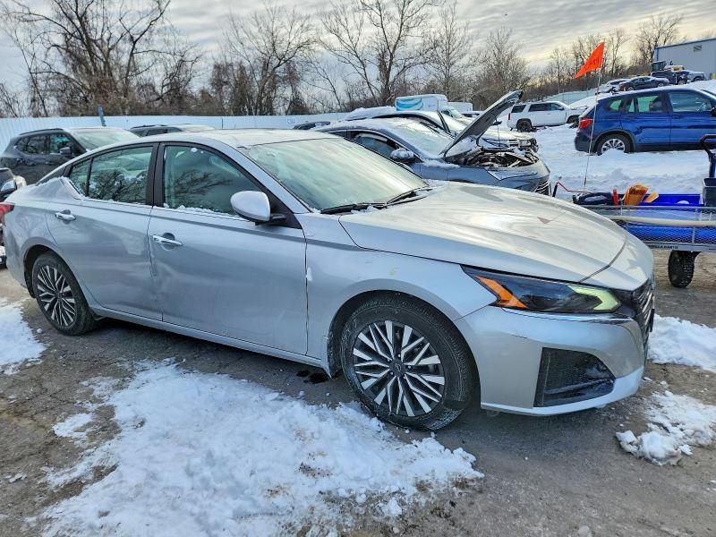 2024 Nissan Altima sv